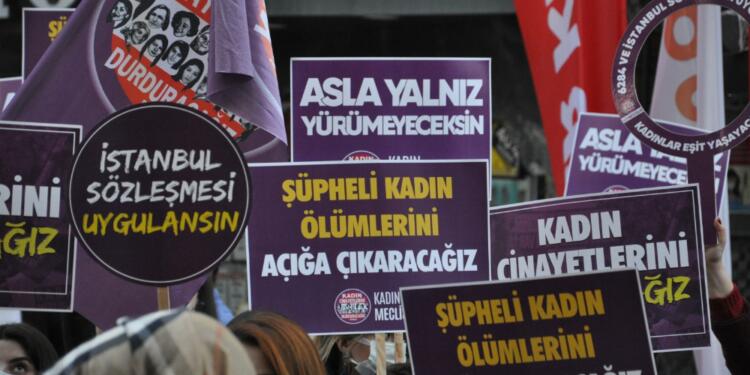 Şüpheli kadın ölümü: Anne ile kızının cansız bedeni asansörde bulundu