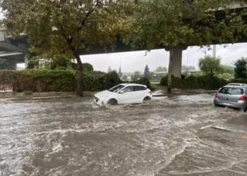 İzmir ve Muğla’da sağanak yağış sele neden oldu