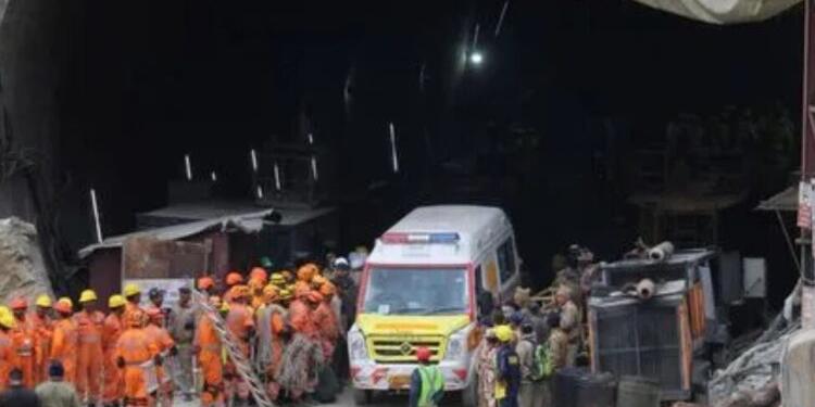 Hindistan’da 17 gün sonra tünelde mahsur kalan 41 işçi kurtarıldı