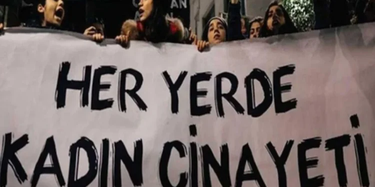 Üç gündür haber alınamayan kadın evinde ölü bulundu