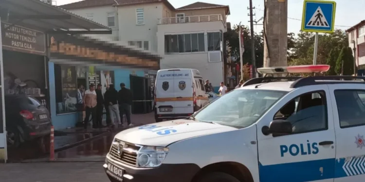 Kocaeli’de erkek esnaf iki kadını silahla yaraladı