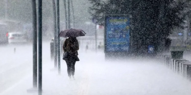 İstanbul’da fırtına yaşamı olumsuz etkiledi