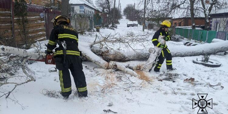 Ukrayna’da fırtına: 10 kişi hayatını kaybetti