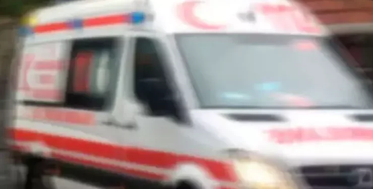 Yolcu otobüsü tıra çarptı: Bir ölü, iki yaralı