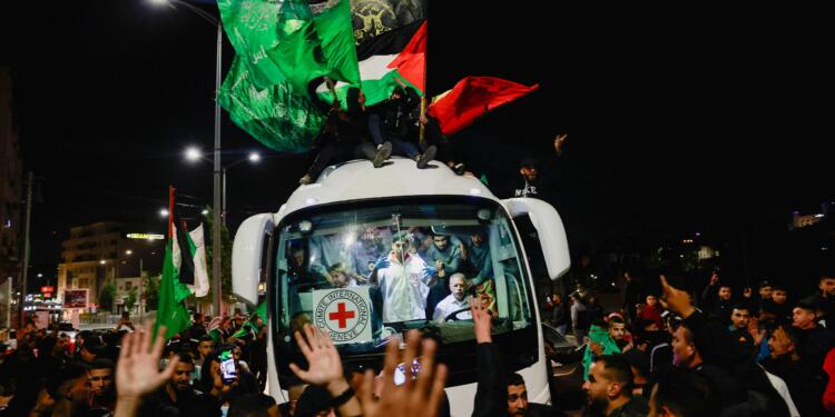 Batı Şeria’da, Filistinli tutsakların dönüşünü kutlayan en az 1’i çocuk 8 kişi öldürüldü