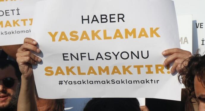 Gazetecilerden sansür yasasının iptali için AYM’ye çağrı
