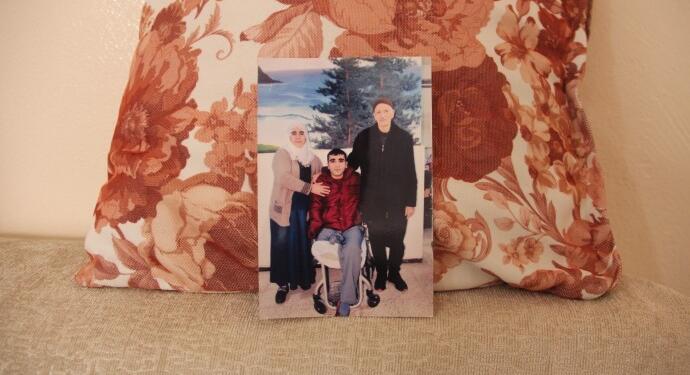 104 cezaevinde açlık grevi: Oğlumun bir ayağı kaldı o ayağını geri atmayacak