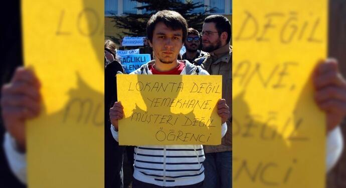 Yemekhane ücretlerini protesto eden öğrenciler gözaltına alındı