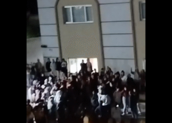 Asansörün düşmesini protesto eden 4 öğrenci yurttan atıldı