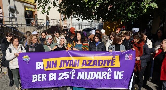 Birçok kentte 25 Kasım için tutsak kadınlara kart gönderildi