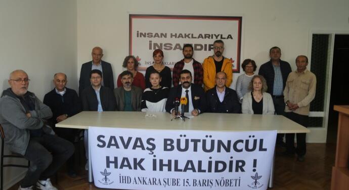 İHD’liler Orta Doğu’da yaşanan savaşlara karşı ‘Barış Nöbeti’nde