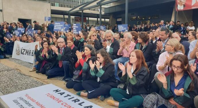 İzmir ve Adana barosundan Yargıtay’a tepki protestosu