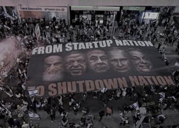 İsrail’de protestocular, yargıyı kendisine bağlayan düzenlemeye karşı Netanyahu'yu Humeyni, Erdoğan, Putin ve Orban’la beraber protesto etmişti...