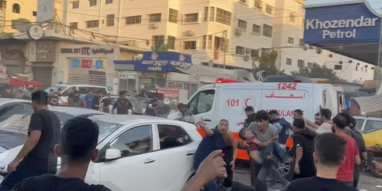 İsrail hastane girişinde ambulansları vurdu: En az 13 kişi öldü