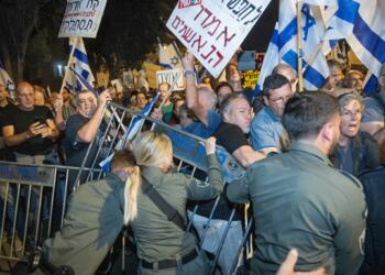 İsrail’deki protesto eylemine polis saldırdı: Halkın 76’sı ‘Netanyahu istifa’ diyor