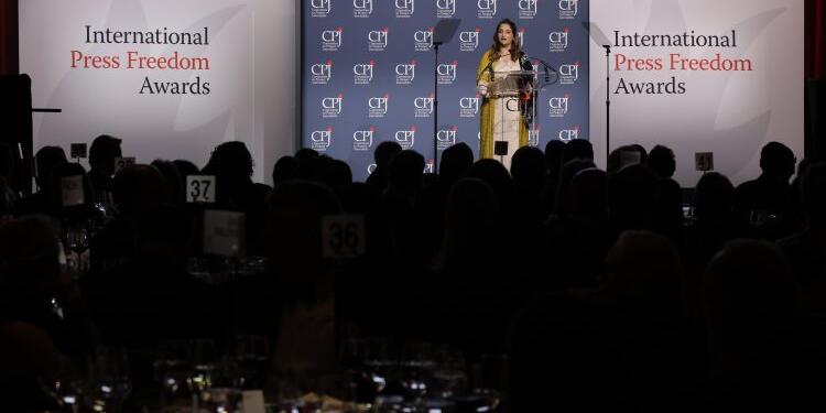 Gazeteci Niyaz Abdulla CPJ ödülünü tutsaklara adadı