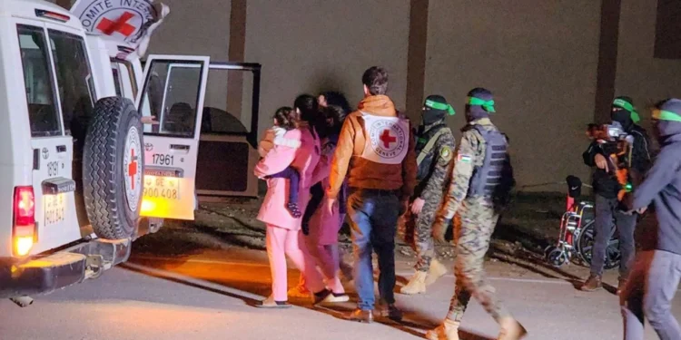 Hamas 11 rehineyi serbest bıraktı
