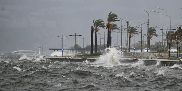 Meteorolojiden 15 il için turuncu, 16 il için sarı kodlu uyarı