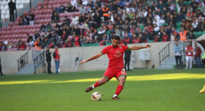 Amedsporlu Aydın’ın annesine ‘İstiklal Marşında ayağa kalkmadı’ gözaltısı