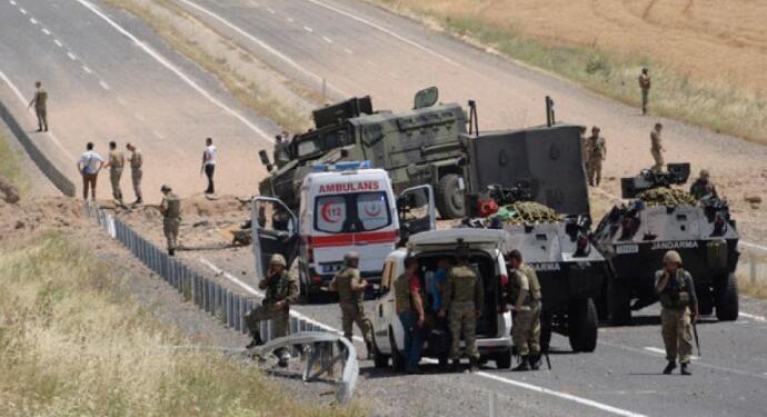 Wan’da askeri araç geçişi sırasında patlama