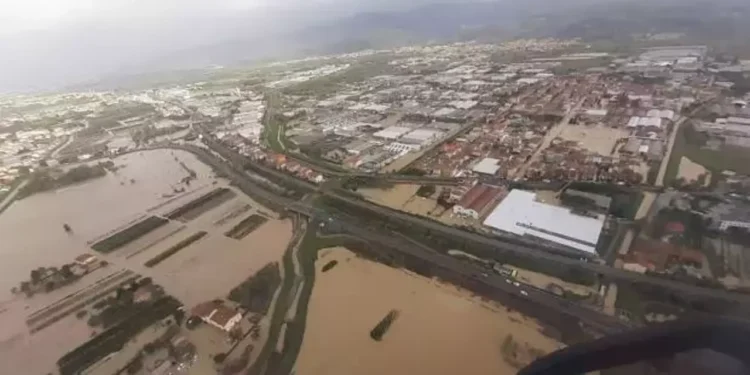 Ciaran fırtınası Avrupa’yı vurdu: En az 16 ölü