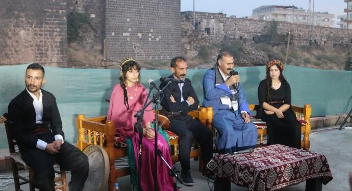 Cizîr’de engellere rağmen dengbêj divanı kuruldu