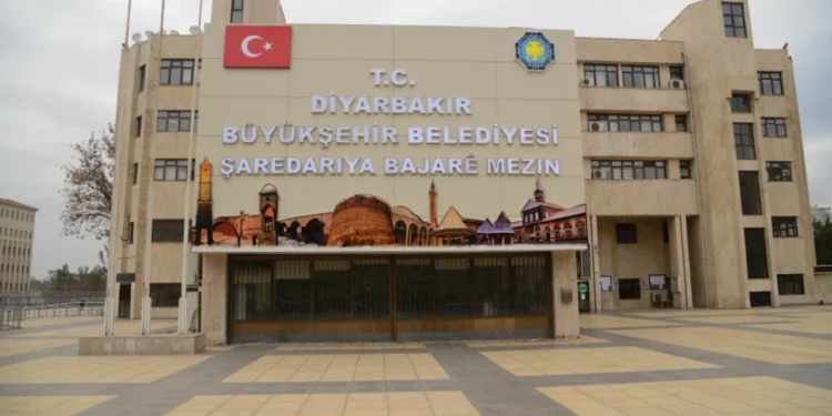 Kayyum evleri yıkılan yurttaşlara bedelsiz verilen arsayı sattı