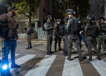 İsrail, Batı Şeria’da pek çok adrese baskın düzenledi