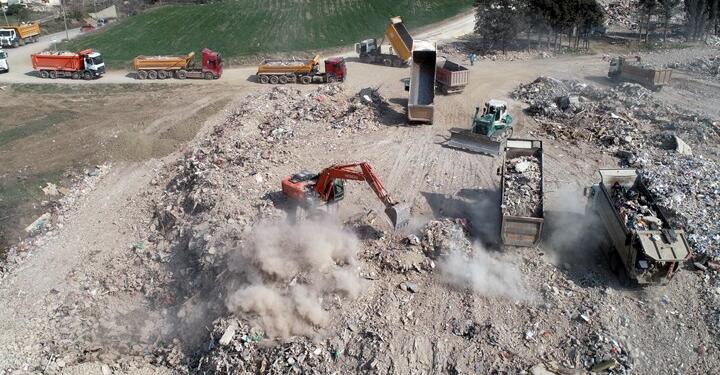 Deprem sonrası 200 milyon ton enkaz geri dönüşüm için bekliyor