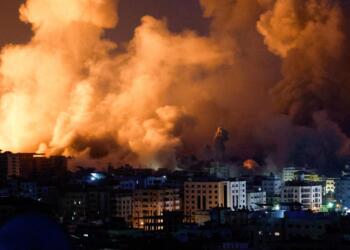 Yoğun bombardımanın ardından Gazze’de iletişim kesildi