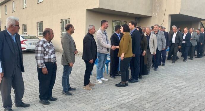 Kazada yaşamını yitiren anne ve çocukları için kurulan taziyeye ziyaret