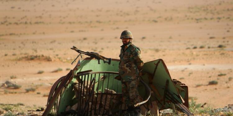 DAİŞ, Dêrazor’da Şam güçlerini hedef aldı