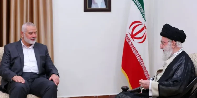 İran’ın dini lideri Hamaney, Hamas lideri Haniye ile görüştü