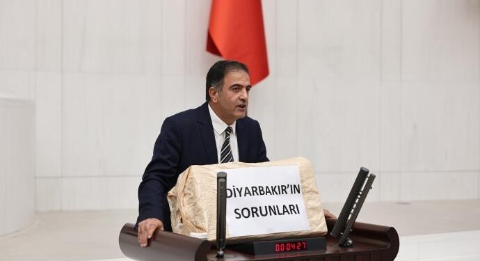 Amed milletvekili Kamaç ‘Diyarbakır sorunları’ çuvalı ile kürsüye çıktı