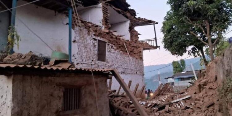 Nepal’de deprem: 128 kişi yaşamını yitirdi