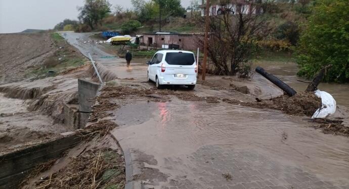 Farqîn’de sağanak yağış : Sele kapılan bir kişi yaralı kurtarıldı