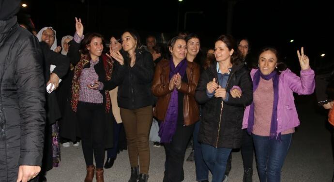 Şirnex’te gözaltına alınan 3 gazeteci ve 18 kadın serbest