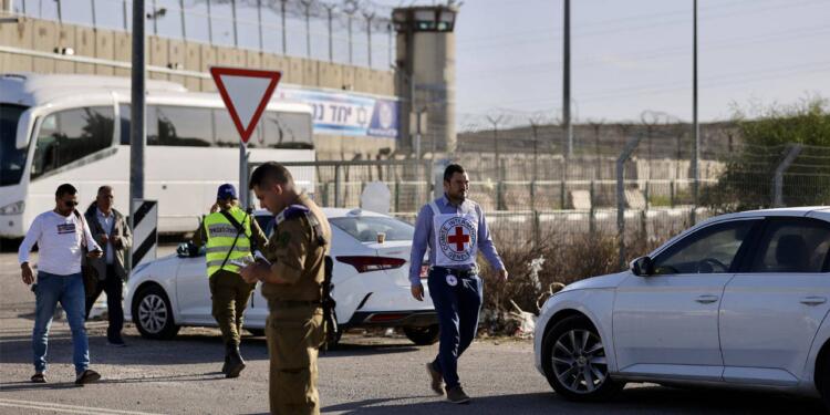 Esir takası başladı: Hamas 24 rehineyi, İsrail 39 Filistinliyi serbest bıraktı