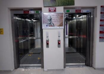 KYK yurdunda kalan öğrenciler: Korkudan asansörleri kullanamıyoruz