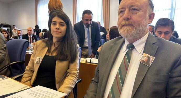 HEDEP’li vekiller Bütçe Komisyonu’na Ertaş’ın fotoğrafıyla katıldı