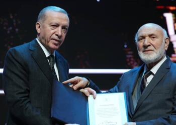 Erdoğan, ‘evlatlıkla evlenilebilir’ diyen Uludağ’a ‘bilim’ ödülü verdi