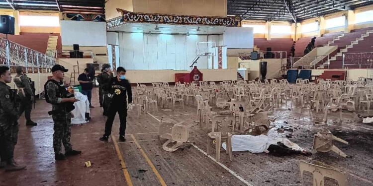 Filipinler’in güneyinde Katolik ayinine bombalı saldırı
