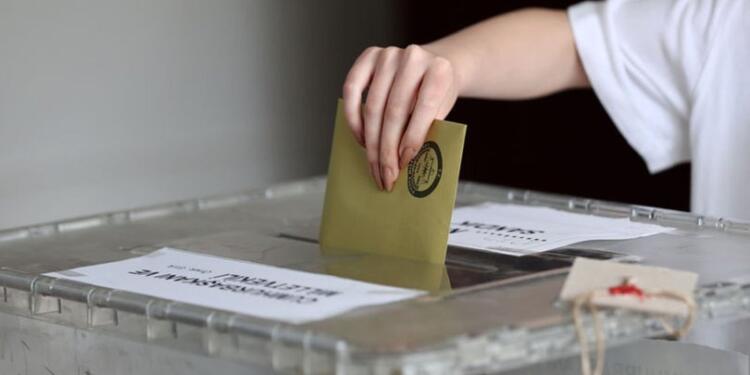 32 kentte oy kullanma saatleri değişecek