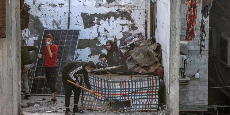 İsrail ordusu bu defa da El-Magazi Mülteci Kampı’nı vurdu: En az 70 ölü