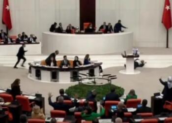 Saadet Partisi vekili Meclis kürsüsünde kalp krizi geçirdi