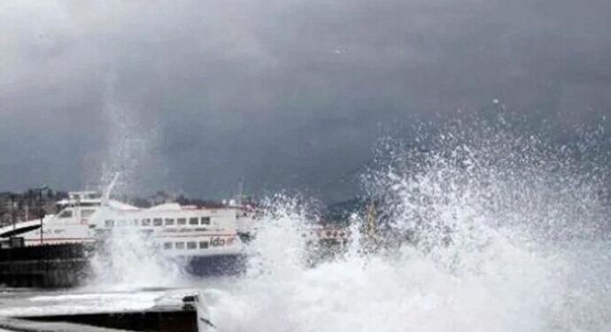 Marmara’da kuvvetli yağış ve fırtına: Deniz ulaşımı durdu