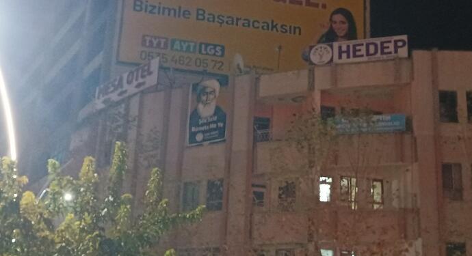 DEM Parti Êlih İl binasına Şeyh Said’in posterini astı