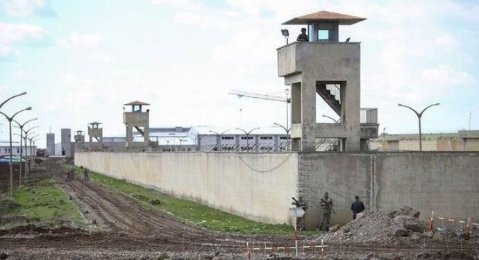 ‘Tecrit ve faşizmi kırmanın tek yolu ses çıkarmaktır’