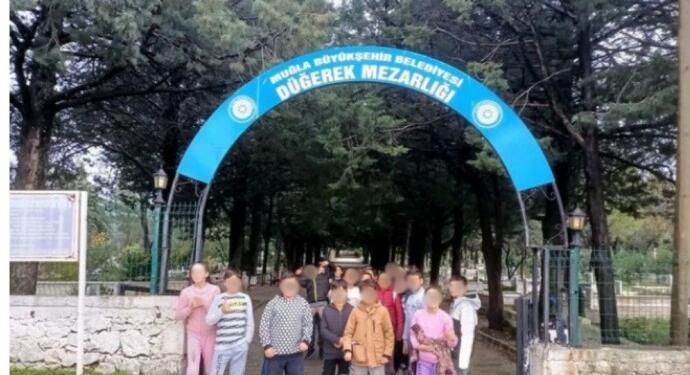 ‘ÇEDES Projesi’ kapsamında öğrencilere bu defa da mezarlık temizletildi