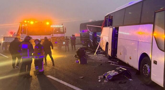 Otoyolda zincirleme kaza: 10 kişi hayatını kaybetti, 57 yaralı